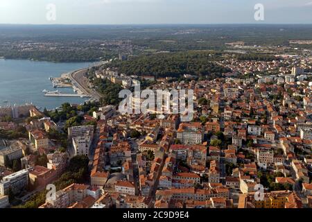 Luftaufnahme, Pula mit römischem Amphitheater, Istrien, Kroatien Stockfoto