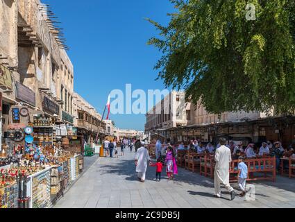 Cafés, Restaurants und Geschäfte in Souq Waqif, Doha, Katar, Naher Osten Stockfoto