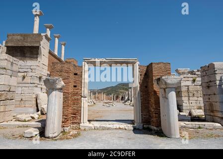 Die Ruinen der Basilika Saint John's in der Stadt Selcuk in der Nähe der berühmten Ruinen von Ephesus in der Türkei. Es wird gesagt, dass der Evangelist Johannes hier begraben wurde Stockfoto