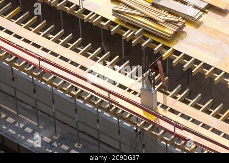 Luftaufnahme der Deckenschalung auf der Baustelle Stockfoto