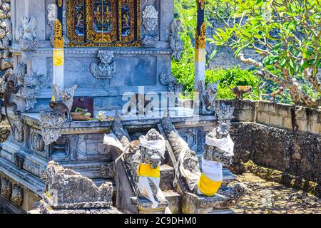 Aufgenommen im berühmten balinesischen Tempel Titra Empul in der Nähe von Ubud, Hindu-Statuen im Titra Empul Tempel in Ubud auf der Insel Bali Stockfoto