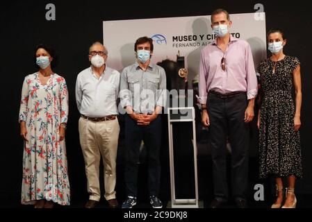 Gijon, Spanien. Juli 2020. Der spanische König Felipe VI. Und Letizia Ortiz mit Fahrer Fernando Alonso bei einem Besuch im Fernando Alonso Museum in Gijon, Asturien am Donnerstag, den 29. Juli 2020. Quelle: CORDON PRESS/Alamy Live News Stockfoto