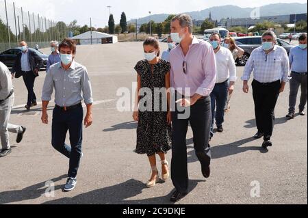 Gijon, Spanien. Juli 2020. Der spanische König Felipe VI. Und Letizia Ortiz mit Fahrer Fernando Alonso bei einem Besuch im Fernando Alonso Museum in Gijon, Asturien am Donnerstag, den 29. Juli 2020. Quelle: CORDON PRESS/Alamy Live News Stockfoto