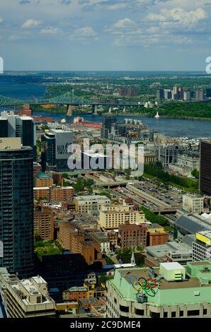 Eine Reihe bekannter und berühmter Gebäude aus der Skyline von Montreal, vom Place Ville Marie aus gesehen Stockfoto