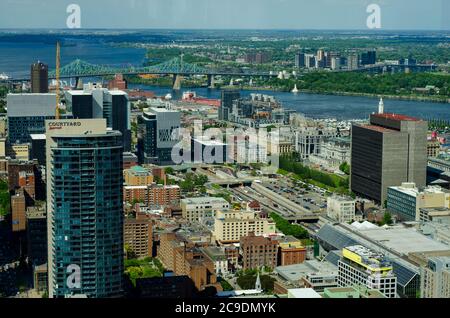 Eine Reihe bekannter und berühmter Gebäude aus der Skyline von Montreal, vom Place Ville Marie aus gesehen Stockfoto