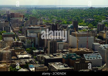 Eine Reihe bekannter und berühmter Gebäude aus der Skyline von Montreal, vom Place Ville Marie aus gesehen Stockfoto