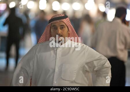 Junger Mann aus Saudi-Arabien in Souq Waqif, Doha, Katar Stockfoto