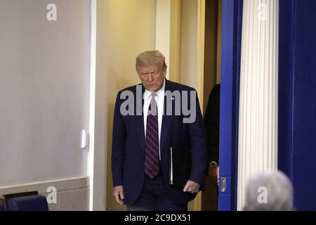 Washington, Usa. Juli 2020. US-Präsident Donald Trump kommt zu einer Pressekonferenz im Weißen Haus in Washington am 30. Juli 2020. Foto von Yuri Gripas/UPI Kredit: UPI/Alamy Live News Stockfoto