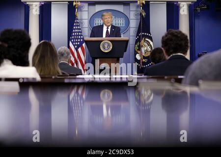 Washington, Usa. Juli 2020. US-Präsident Donald Trump hält am 30. Juli 2020 eine Pressekonferenz im Weißen Haus in Washington ab. Foto von Yuri Gripas/UPI Kredit: UPI/Alamy Live News Stockfoto