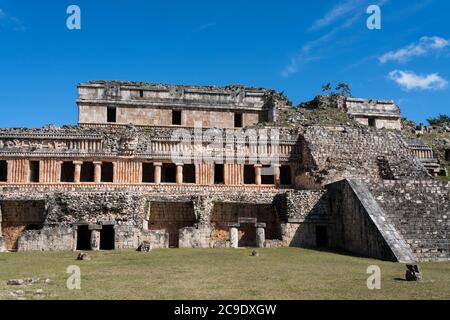 Die Ruinen der Maya-Stadt Sayil sind Teil der prähispanischen Stadt Uxmal UNESCO-Weltkulturerbe-Zentrum in Yucatan, Mexiko. Stockfoto