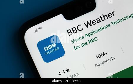 Stone / Vereinigtes Königreich - Juli 30 2020: BBC Wetter App auf der Ecke des Mobiltelefons gesehen. Stockfoto