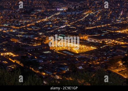 Panoramablick über die Plaza de Armas (Hauptplatz) von Cusco, Peru Stockfoto