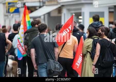 Proteste in Trier am 08.06.2020, Deutschland, rheinland-pfalz, Antifa, Demonstration gegen Rassismus, Protest George Floyd, maskierte Menschen Stockfoto