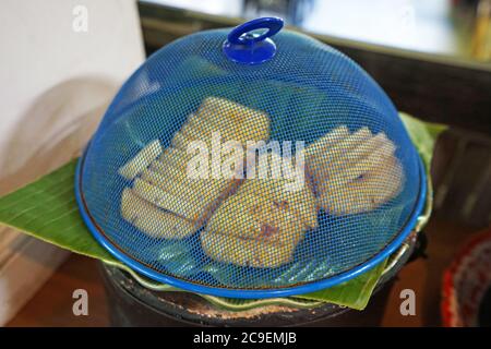 Nahaufnahme in Scheiben geschnittene Ananas mit Deckel geschlossen Stockfoto