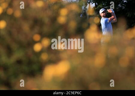 Englands Matthew Baldwin schlägt am zweiten Tag des Hero Open im Forest of Arden Marriott Hotel and Country Club, Birmingham, den 1. Ab. Stockfoto