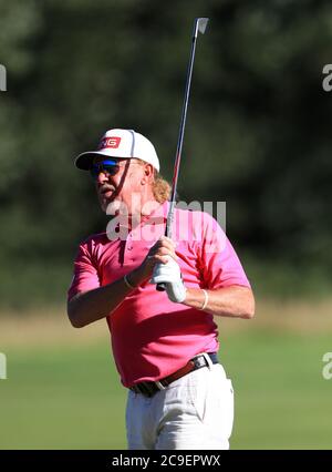 Der Spanier Miguel Angel Jimenez spielt am dritten Tag des Hero Open im Forest of Arden Marriott Hotel and Country Club, Birmingham. Stockfoto