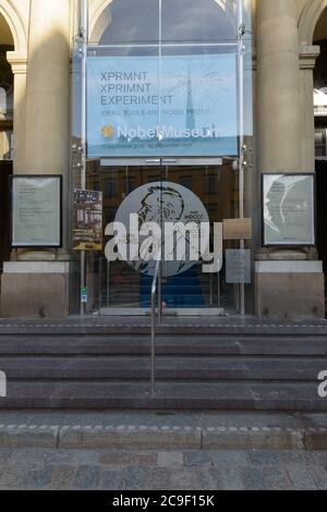 Eingang der berühmten Schwedischen Akademie und des Nobelmuseums in Stockholm, Schweden Stockfoto