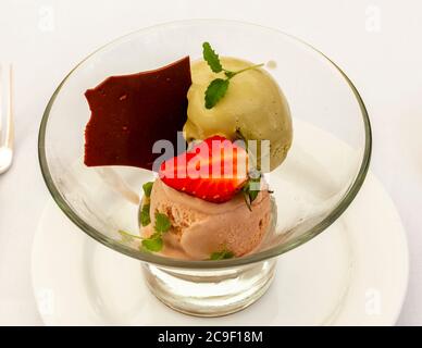 Gourmet-Dessert von Küchenchef Marc Homberger vom Hotel Florhof, Zürich, Schweiz Stockfoto