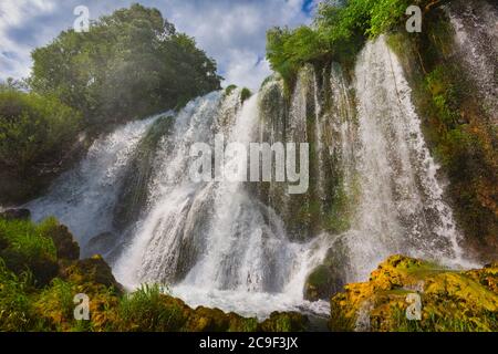 Nationalpark Krka, Nacionalni Park Krka, Dalmatien, Kroatien. Roski Slap Wasserfall. Stockfoto