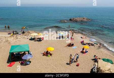 Strand Piedra del Cura, Mijas Costa del Sol, Provinz Malaga, Andalusien, Südspanien. Stockfoto