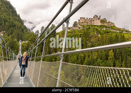 Highline179, Fußgängerbrücke im tibetischen Stil in Reutte, Österreich Stockfoto