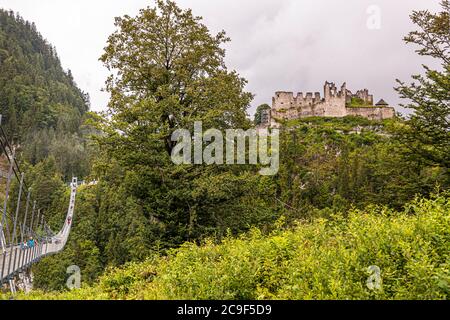 Highline179, Fußgängerbrücke im tibetischen Stil in Reutte, Österreich Stockfoto