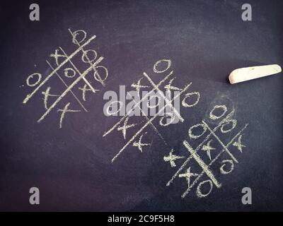 Cross Puzzle Mathematik pädagogischen Text auf Papier in englischer Sprache auf numerischem Format Hintergrund angezeigt. Stockfoto