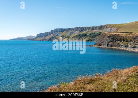 Felsformationen in dramatischen Klippen an der Jurassic Coast in Brandy Bay, Kimmeridge, Dorset, Großbritannien Stockfoto