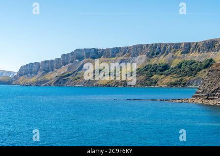 Felsformationen in dramatischen Klippen an der Jurassic Coast in Brandy Bay, Kimmeridge, Dorset, Großbritannien Stockfoto