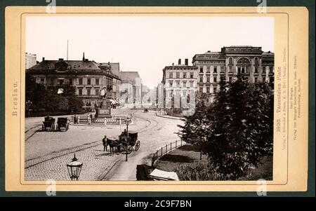 Europa, Polen, Woiwodschaft Niederschlesien, Wroclaw, Tauentzienplatz, bis 1945 Deutschland, Schlesien, Niederschlesien, Breslau, Tauentzienplatz, herausgegeben vom Verlag Römmler & Jonas , K.S. Hof-Photogr. , Dresden , veröffentlicht bei Carl Stange, Carl Stange´s Reiseführer, Frankenberg , Sachsen , wahrscheinlich 1890er Jahre bis ca. 1900er Jahre . / Europa, Polen, Schlesien, Niederschlesien Woiwodschaft, Breslau, Tauentzienplatz, bis 1945 Deutschland, Schlesien, Niederschlesien, Breslau, Tauentzienplatz, Bild Römmler & Jonas , Königlicher Fotograf, Dresden, herausgegeben von Carl St. Stockfoto