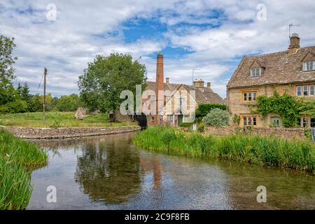 The Old Mill on the River Eye in Lower Slaughter, The Cotswolds, Gloucestershire, Großbritannien Stockfoto