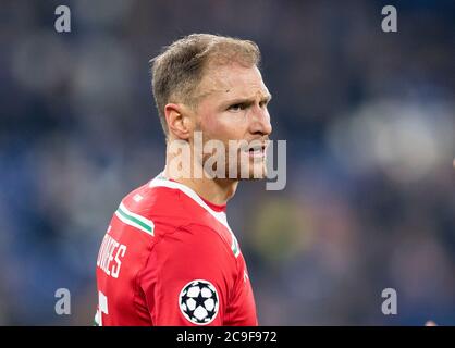 Gelsenkirchen, Deutschland. Juli 2020. Benedikt HOEWEDES beendete seine Karriere im Alter von 32 Jahren. Archivfoto: Benedikt HOEWEDES (HâA WEDES) (Lokomotive). Fußball Champions League, Vorrunde, 6. Spieltag, FC Schalke 04 (GE) - Lokomotive Moskau (Lok) 1: 0, am 11.12.2018 in Gelsenkirchen/Deutschland. ## die DFL-Bestimmungen verbieten die Verwendung von Fotos als Bildsequenzen und/oder quasi-Video ## Â Nutzung weltweit Quelle: dpa/Alamy Live News Stockfoto