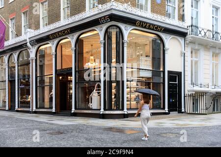 Außenansicht des Givenchy-Flagship-Stores der Luxusmarke in der New Bond Street, Mayfair, London, England, Großbritannien Stockfoto