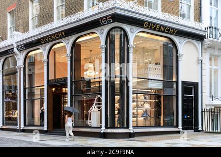 Außenansicht des Givenchy-Flagship-Stores der Luxusmarke in der New Bond Street, Mayfair, London, England, Großbritannien Stockfoto