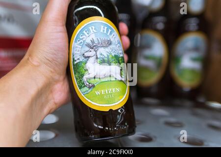 Tjumen, Russland-12. Juli 2020: Weizenbier Weisser Hirsch Weißer Hirsch Weißer Hirsch aus der Brauerei Stockfoto