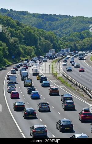 Bristol, Großbritannien. Juli 2020. 31. Juli 2020.Nachmittag Holiday Stau auf M5 an einem sehr heißen Tag, Richtung Süden zwischen Gordano Services und Weston Super Mare.Bilder Quelle: Robert Timoney/Alamy Live News Stockfoto