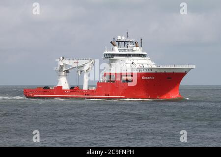 Das Offshore-Versorgungsschiff Oceanic wird am 3. Juli 2020 den Hafen von Rotterdam erreichen. Stockfoto