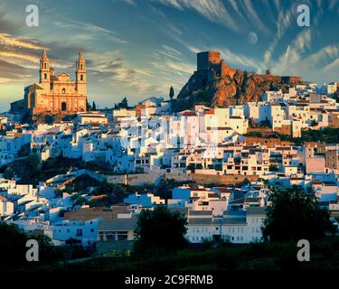 Es - ANDALUSIEN: Weiße Stadt Olvera in der Provinz Cádiz Stockfoto