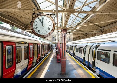 Barons Court London U-Bahn-Station in Hammersmith / Kensington in West London Stockfoto