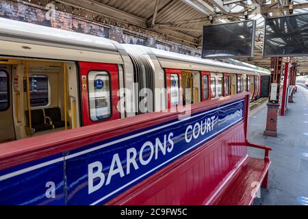 Barons Court London U-Bahn-Station in Hammersmith / Kensington in West London Stockfoto