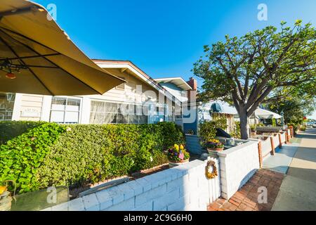 Wunderschöne Häuser in Balboa Island, Newport Beach. Orange County, Kalifornien Stockfoto