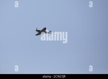 Biggin Hill, Kent, UK, 31. Juli 2020, Spitfire hebt ab von Biggin Hill Flughafen in Kent an den heißesten Tag des Jahres.Quelle: Keith Larby / Alamy Live News Stockfoto