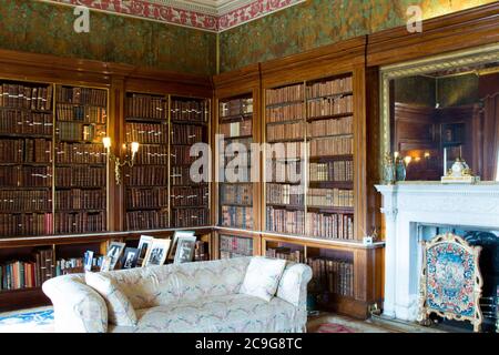 The Victorian Library of Harewood House, Leeds, West Yorkshire, England, Vereinigtes Königreich. Stockfoto