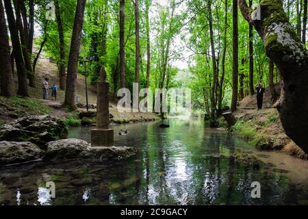 Pilar Virgin in Quelle des Ebro Flusses in Fontibre, Kantabrien Stockfoto