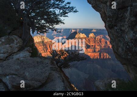 Sonnenuntergänge vom Nordrand des Grand Canyon, Arizona, USA. Stockfoto