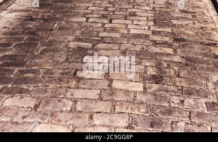 Detail einer gepflasterten Straße in Montmartre in Paris, Frankreich Stockfoto