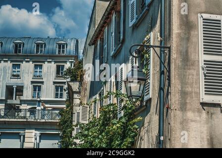 Lampe in einer malerischen Ecke in Paris, Frankreich Stockfoto