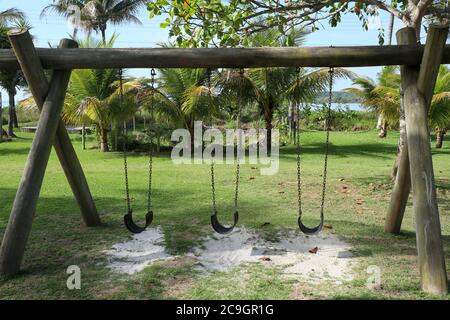 Blick auf Santa Cruz, wo der Fluss Piraquê-Açu auf das Atlantische Meer in Aracruz, Espírito Santo, Brasilien trifft Stockfoto