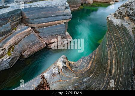 Turquoise River Abiskojakka, Abiskojakka, fließt durch Abisko Canyon, Abisko National Park, Lappland, Abisko, Norrbottens laen, Schweden Stockfoto