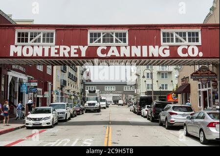 Historische Fischfabriken, Monterey Canning Co., Cannery Row, Street of the Oil Sardines, Monterey, Kalifornien, USA Stockfoto